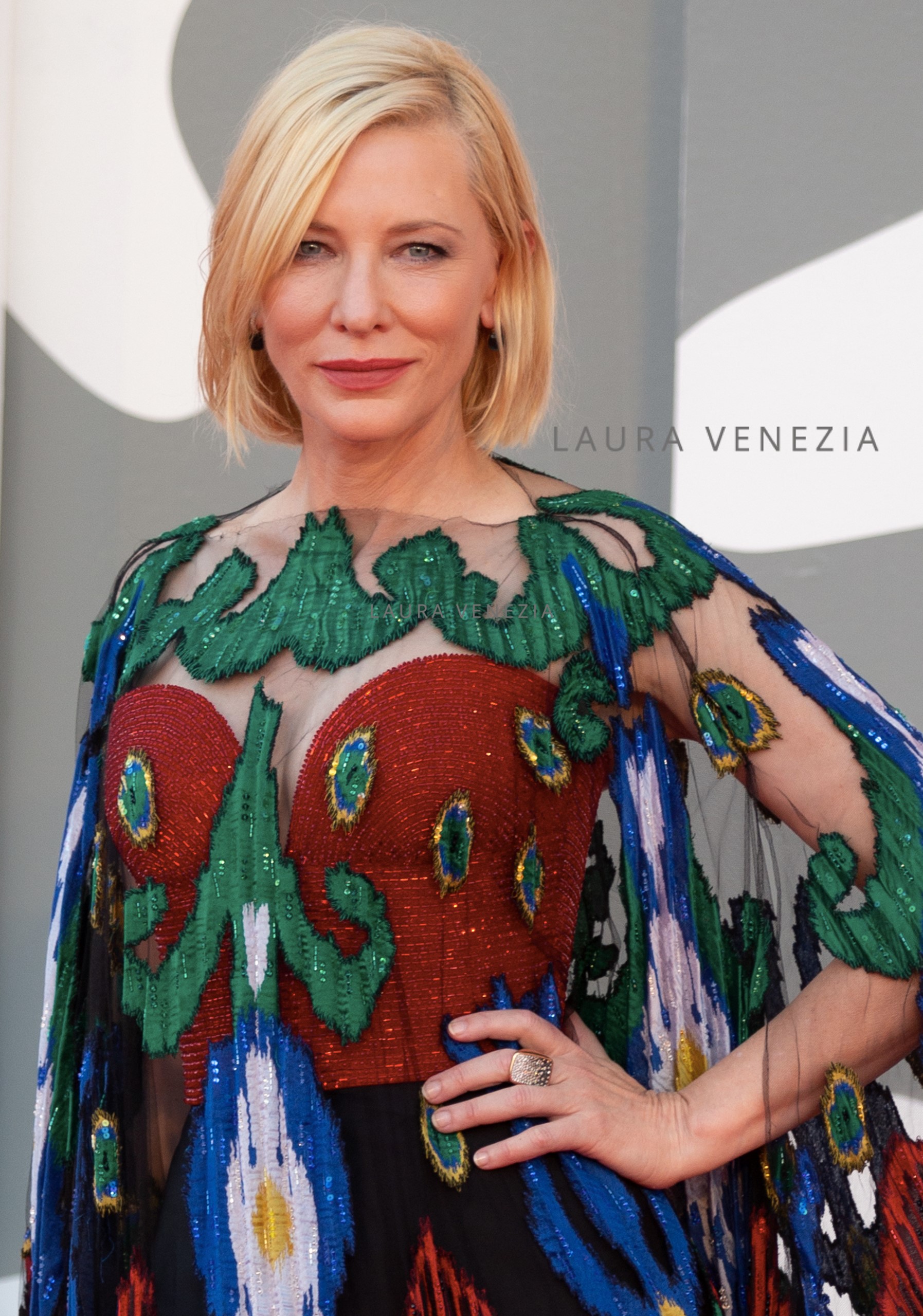 Cate Blanchett, presidente della giuria della Mostra del Cinema n.77, posa per i fotografi.